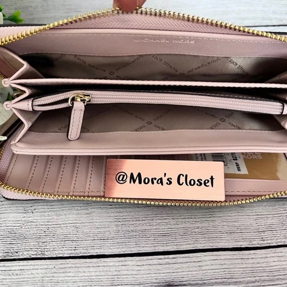 Michael Kors Continental Wallet /Wristlet - Picture 2 of 8